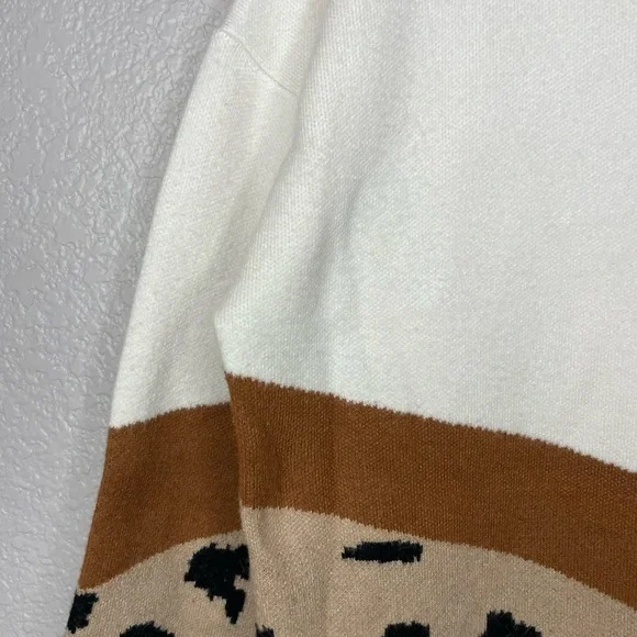 Women’s Leopard Print Sweater Size Medium - Picture 3 of 5